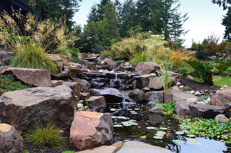 Snohomish natural stone waterfall by Sublime Garden Design (800??531